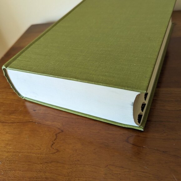 Lime Green Decor Classic Vintage Midcentury Book Rogets Thesaurus 1965 hardcover - Picture 12 of 13